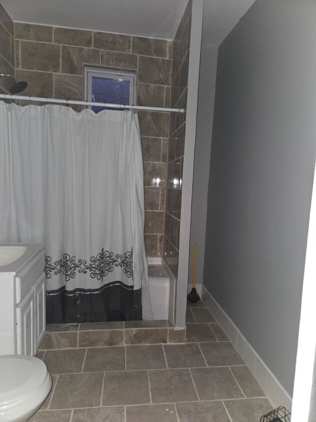 Primary Photo - 8445 S Marquette Ave