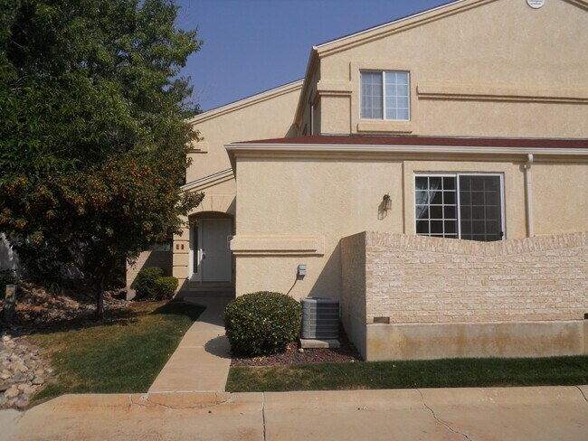 Foto del edificio - ALL PROSPECTIVE TENANTS MUST SUBMIT A $58 ...