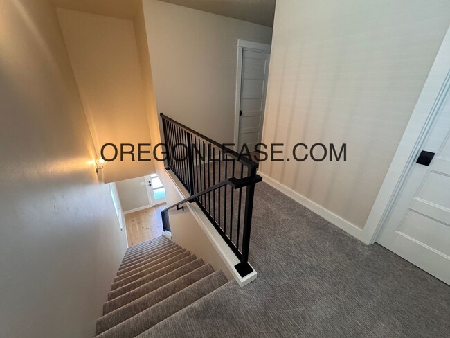 Building Photo - Spacious 4-Bedroom Home in Thurston Area –...