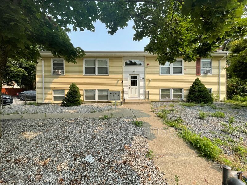 235 Weeden St Unit 3, Pawtucket, RI 02860 Condo for Rent in Pawtucket