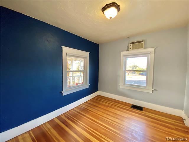 Building Photo - 2700 S Acoma St