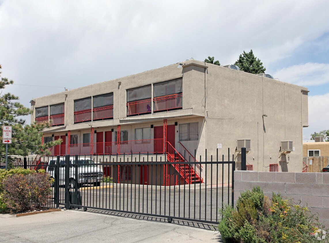 Primary Photo - 7615 Chico Rd NE