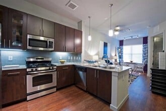 Building Photo - 2525 McCue Rd