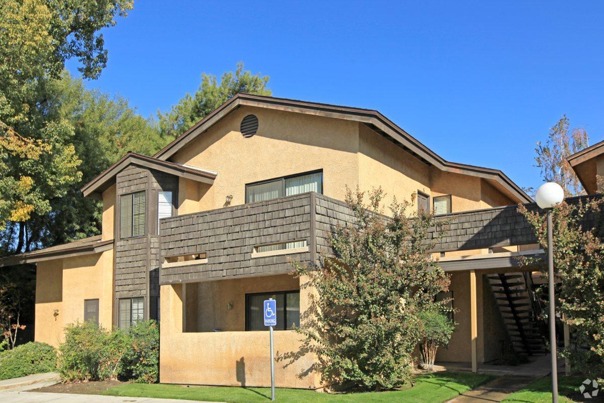 Laurelwood Oaks Apartments Bakersfield, CA