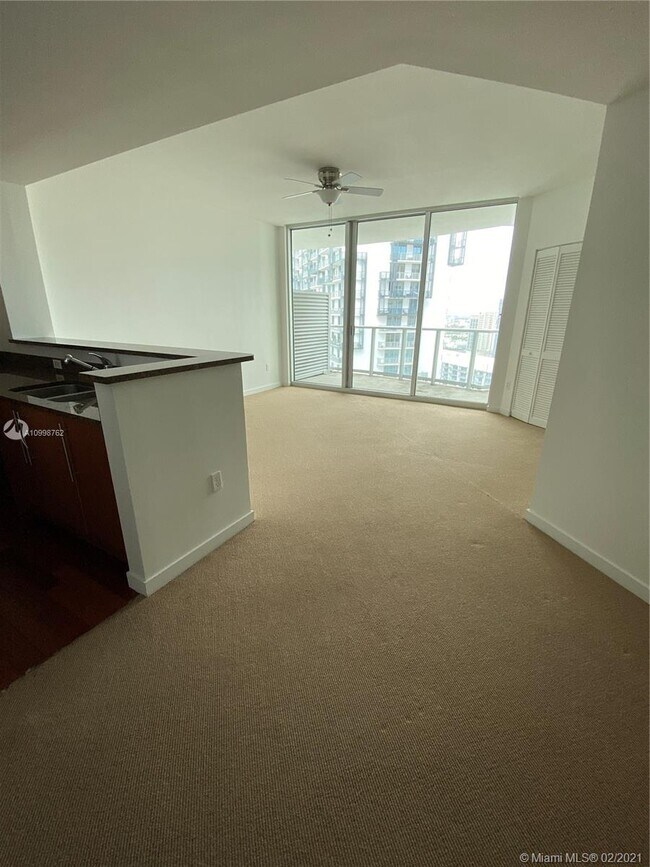 Building Photo - 300 S Biscayne Blvd