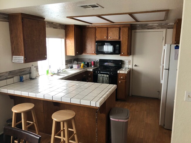 Foto del edificio - 609 E Ave J 10