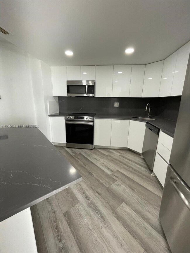 Foto del edificio - 2750 NE 183rd St