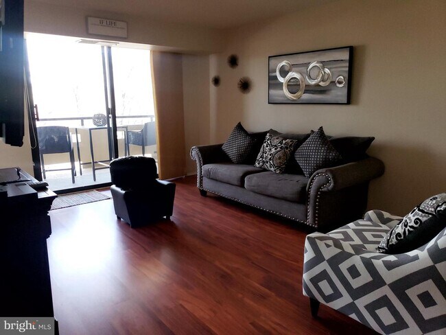 Foto del edificio - 1808 Old Meadow Rd