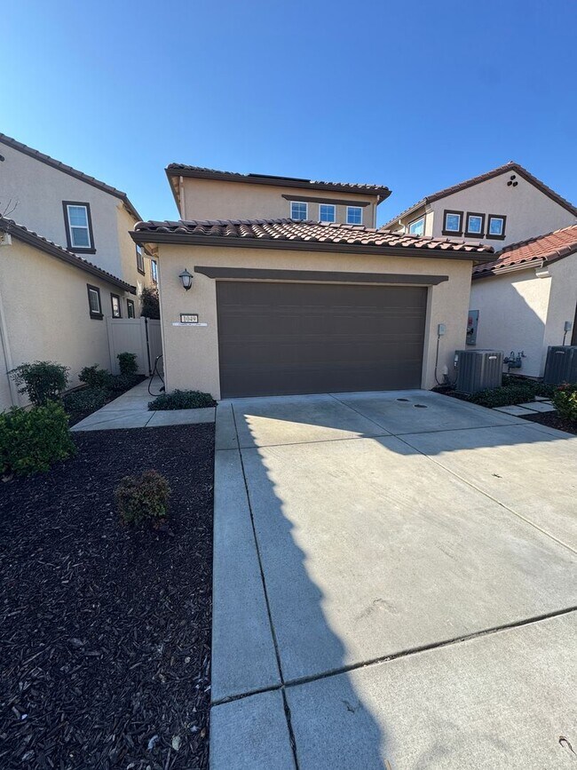 Foto del edificio - 3 Bed / 2.5 Bath Solar Home with Patio – Roseville – Available Now SEE VIDEO