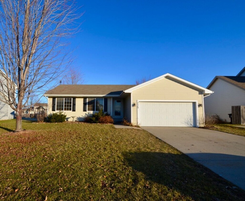 Primary Photo - Open Layout Waukee Ranch