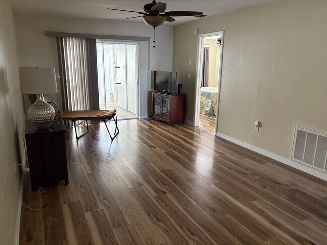 Foto del edificio - 2928 Bradley Ct