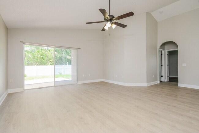 Foto del edificio - 1320 Creekview Ct