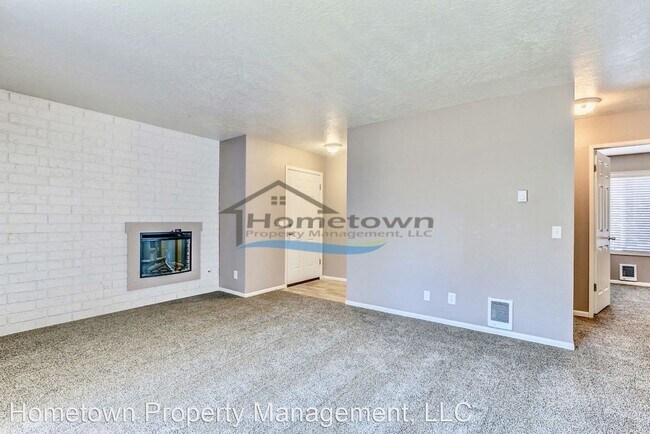 Building Photo - 3915 W Laurel Ave