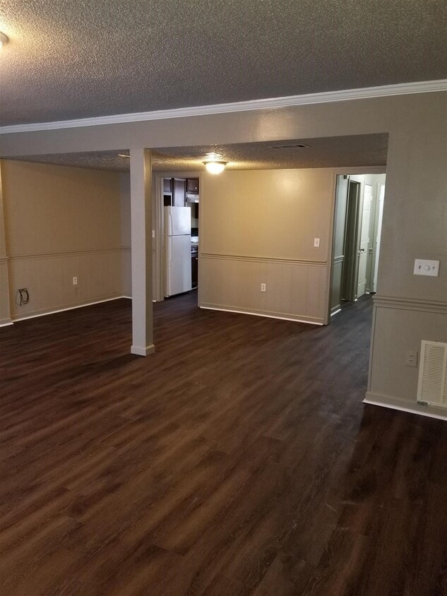 Building Photo - 2328 River Oaks Blvd