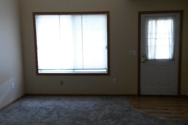 Lv Room 1 - 1830 121st Ln NW