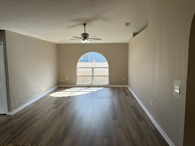 Building Photo - 760 Plymouth Turtle Way