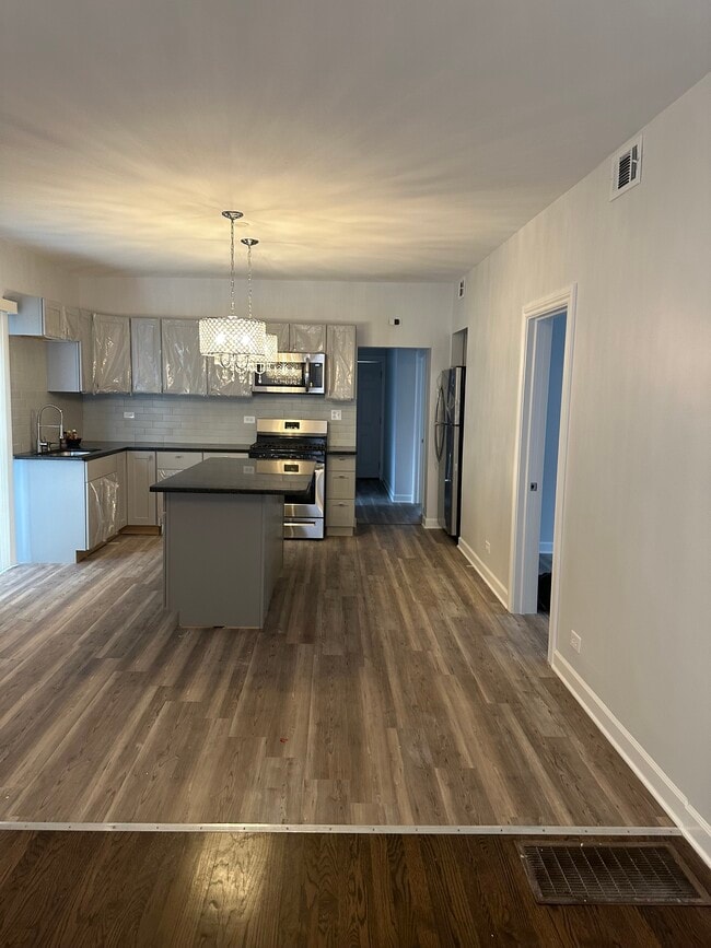 Building Photo - 4415 S Keeler Ave