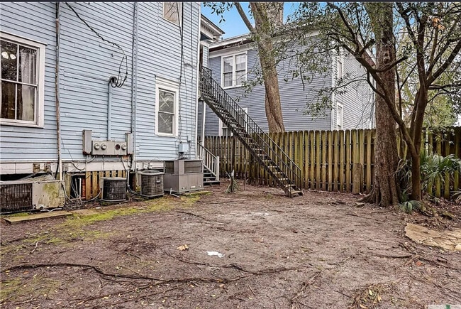 Building Photo - 518 E Waldburg St