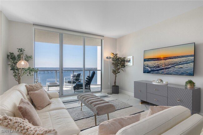 Foto del edificio - 3000 Oasis Grand Blvd