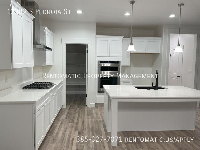 Building Photo - 12382 Pedroia St
