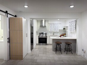 Building Photo - 828 Allston St