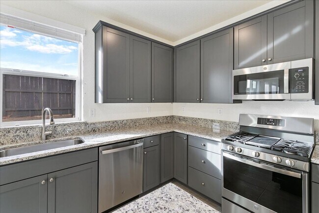 Building Photo - Brand New, Large and Luxurious 4 Bedroom, ...