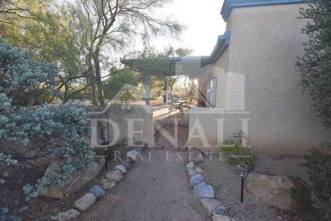 Foto del edificio - 3040 S Donald Ave