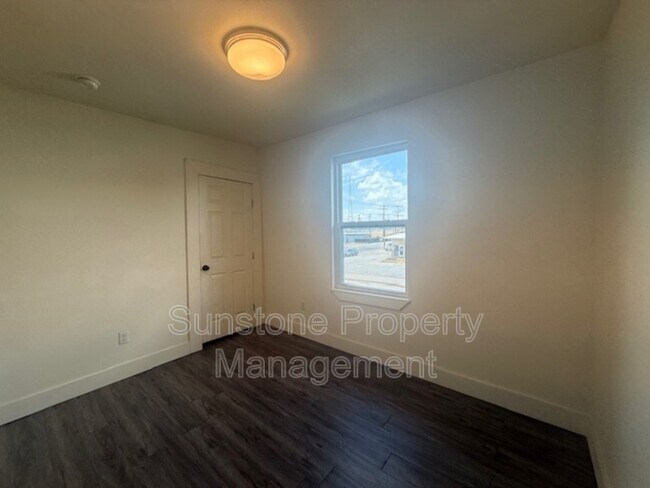 Foto del edificio - 1306 E 2nd St S