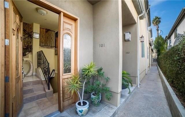 Unit entrance - 727 E Cypress Ave
