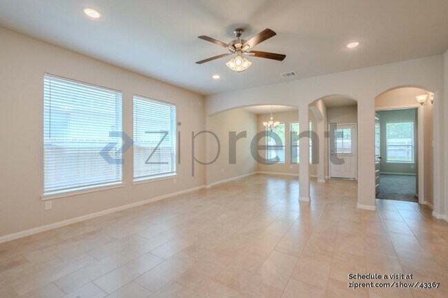 Foto del edificio - 4403 Pale Fox Ln