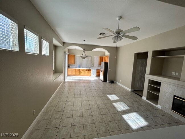 Building Photo - 8026 Bonaventure Dr