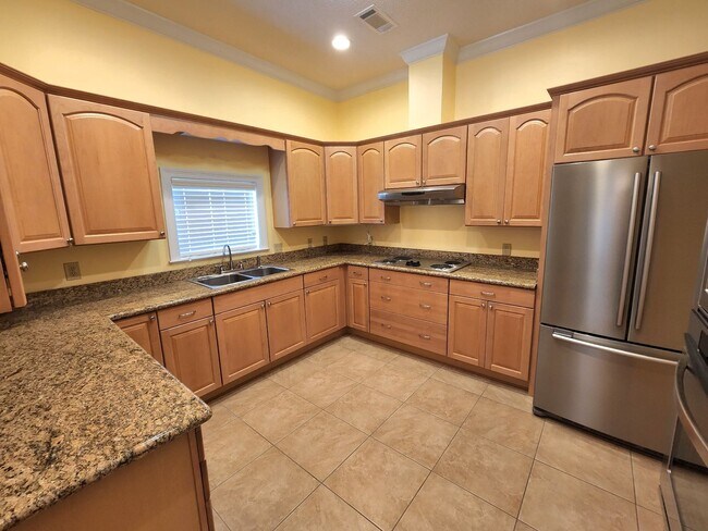 Building Photo - This Beautiful 3/2 Home on the Edge of Dow...
