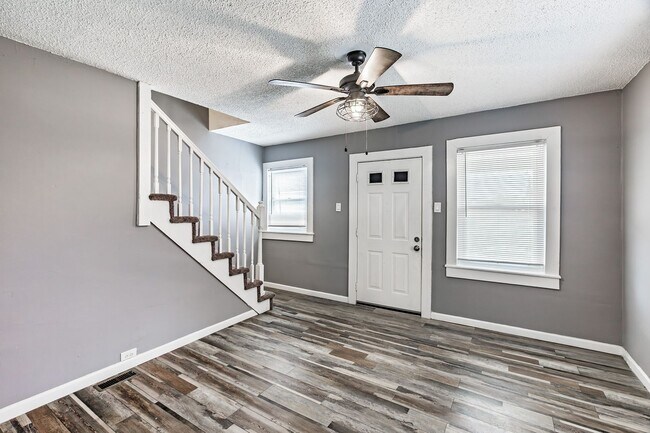 Foto del edificio - Renovated 2 bedroom, 1 bath townhouse in Claymont