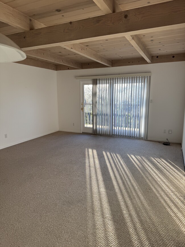 Building Photo - 24 La Vista Way