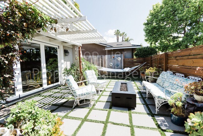 Building Photo - Beautifully Upgraded 3 Bed / 2 Bath Home –...