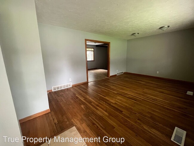 Building Photo - 3 br, 2 bath House - 7527 E. Raymond St