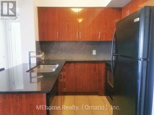 Photo du bâtiment - 5793-5793 Yonge St