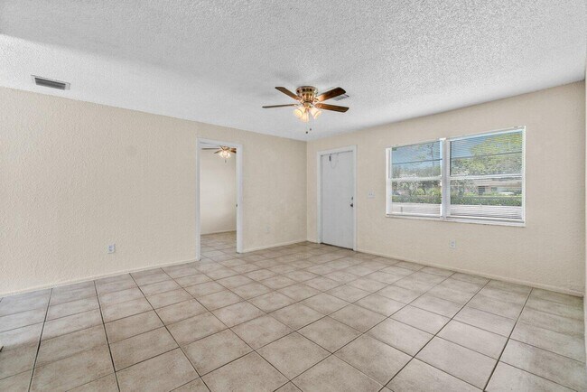 Foto del edificio - 4758 Gulfstream Rd