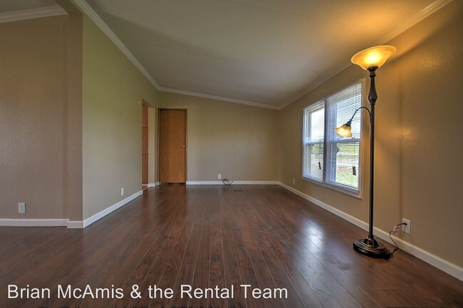 Foto del edificio - 3 br, 2 bath House - 585 Oak Hills Rd