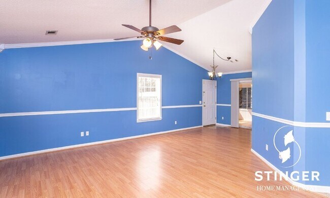 Building Photo - 3 Bedroom / 2 Bath For Rent In Magnolia Court