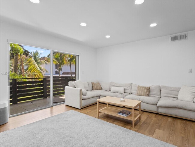 Foto del edificio - 7487 SW 82nd St