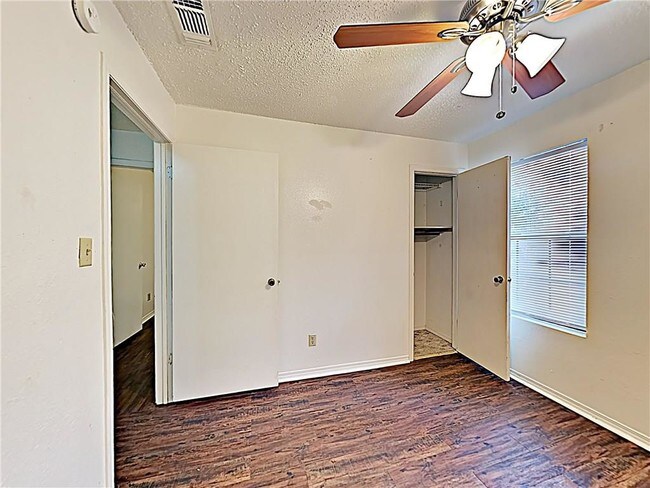 Foto del edificio - 500 Byron St