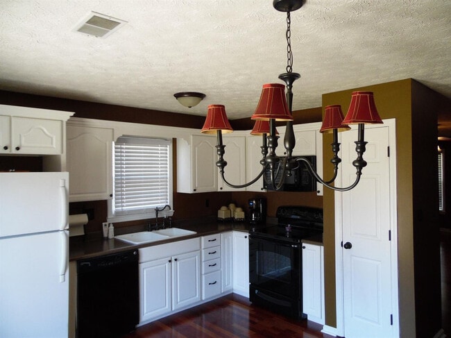 Foto del edificio - 1305 Amherst Dr