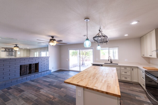 Building Photo - 2607 S Jentilly Ln