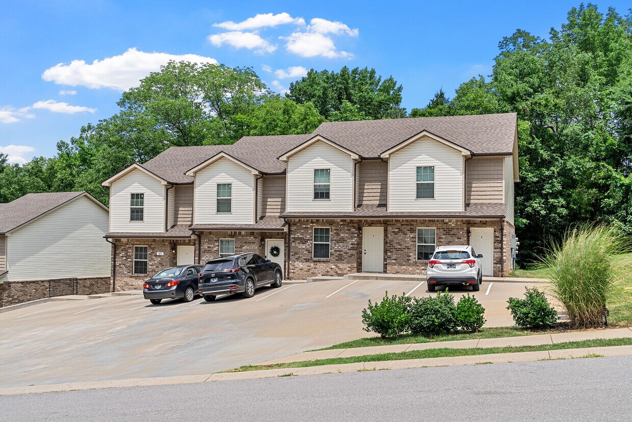Foto principal - 431 Glenstone Springs Dr