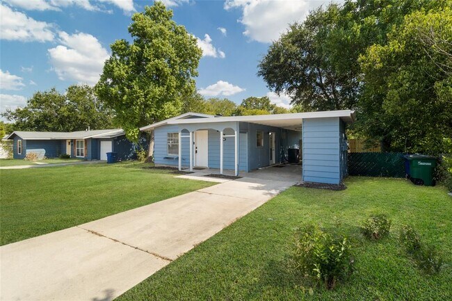 Foto del edificio - 5846 Castle Lk Dr