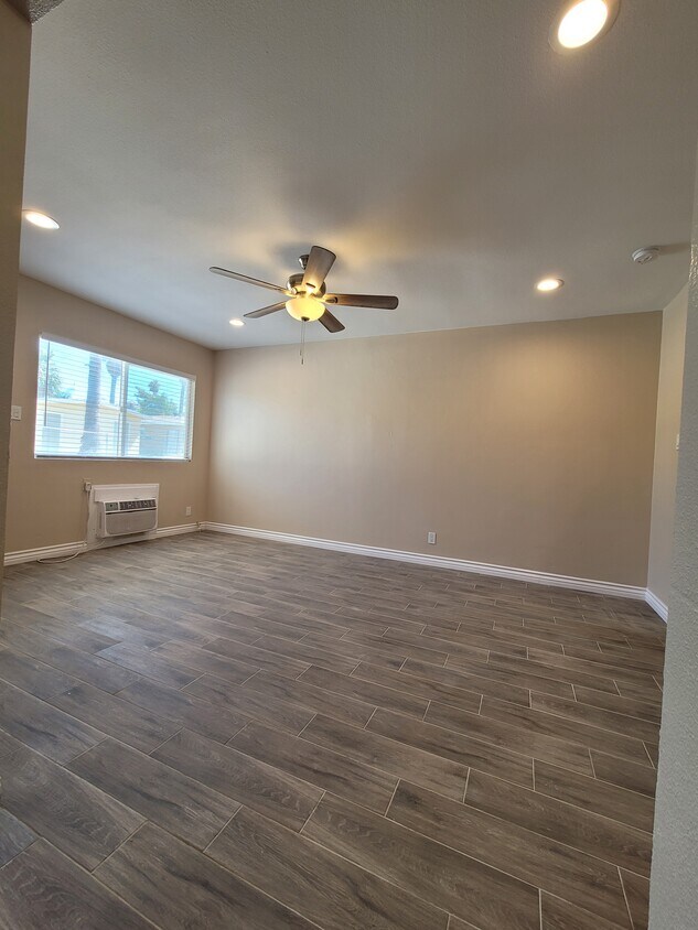 Living room - 1170 Fountain St