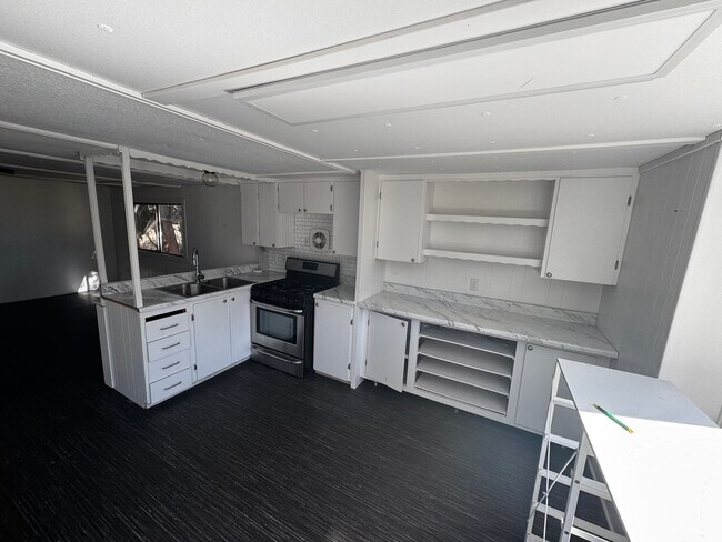 Foto del edificio - Great duplex 3 bed 1 bath townhome.