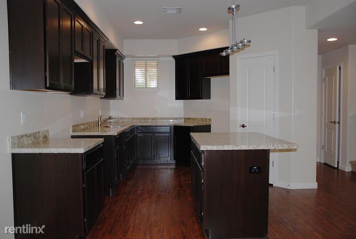 Primary Photo - 4820 E Virginia Ave