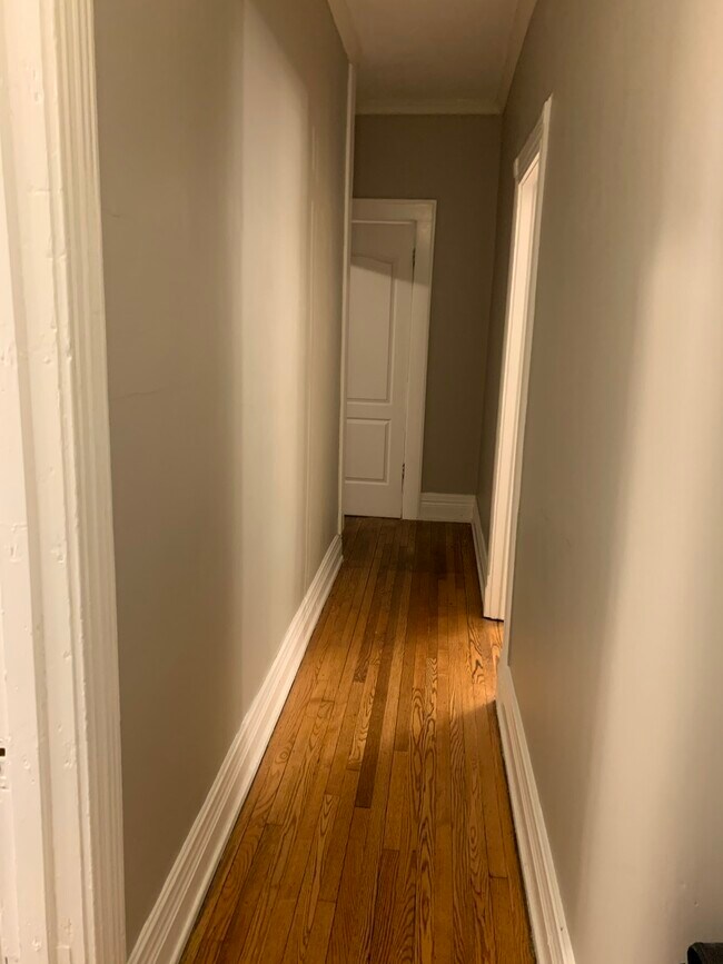 Building Photo - 535 Monroe Avenue, Unit 2B